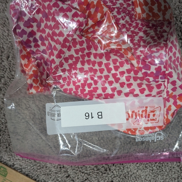 Valentine's 100% Silk Blouse - Picture 12 of 12